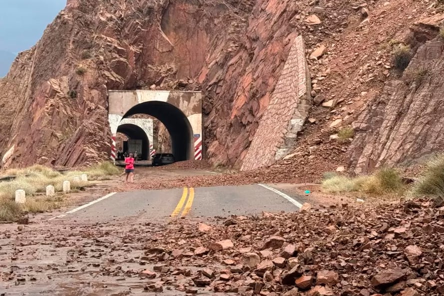 Una situación no apta para claustrofóbicos: atrapados en un túnel.