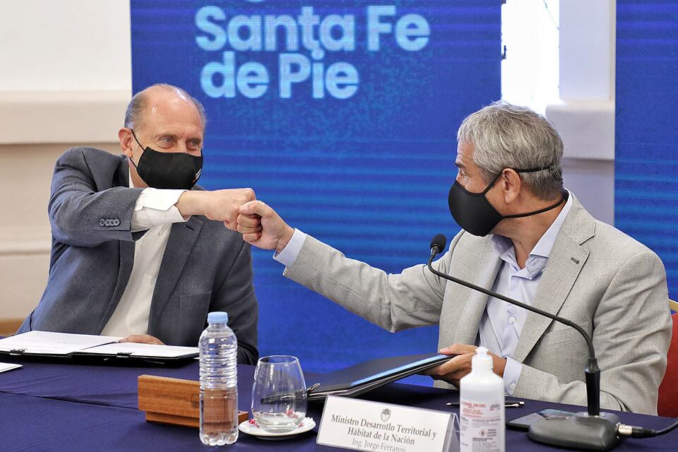 Perotti y el ministro Ferraresi compartieron los anuncios.
