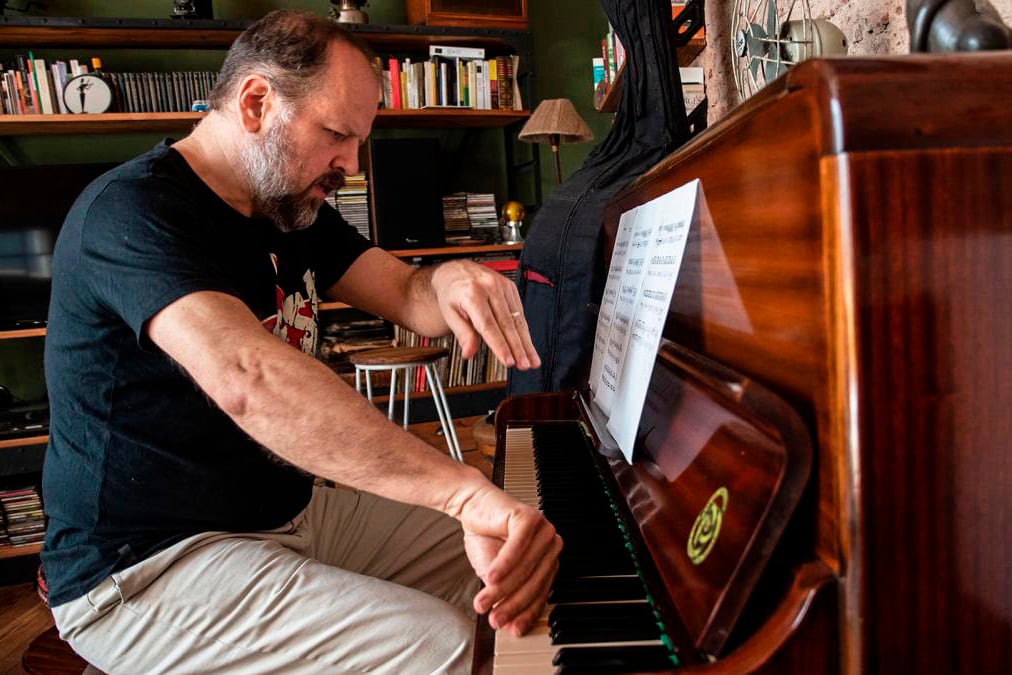 Schissi conoce bien la gramática que está transformando.