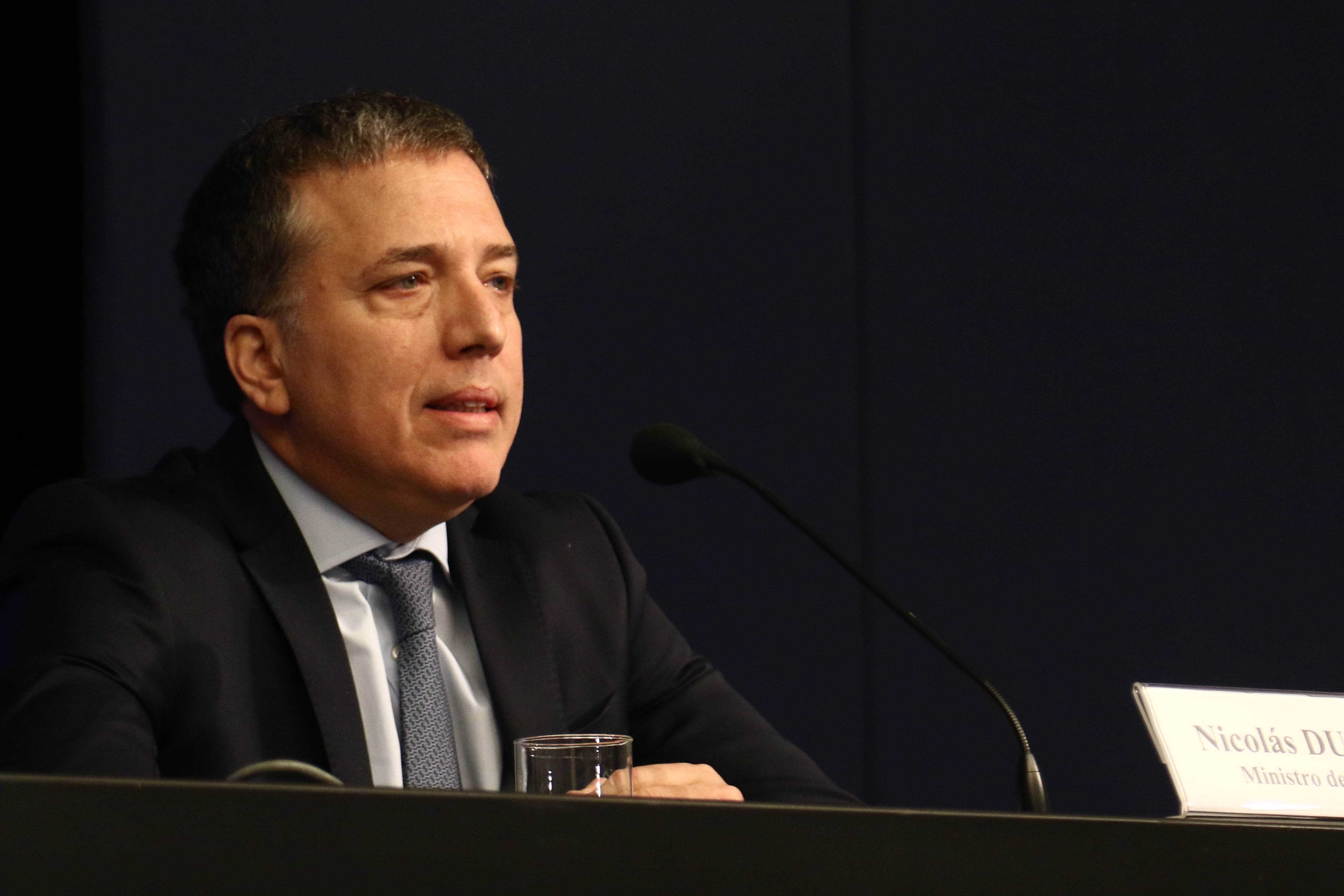 El ministro Dujovne llevó a Argentina al podio menos buscado.