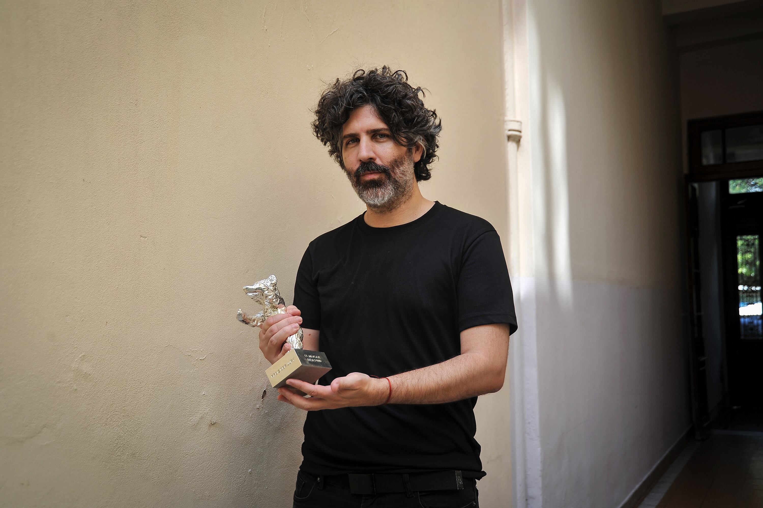 "La infancia es indiscernible de la ficción y el cine: ofrecen la posibilidad de celebrar el mundo que tenemos enfrente"