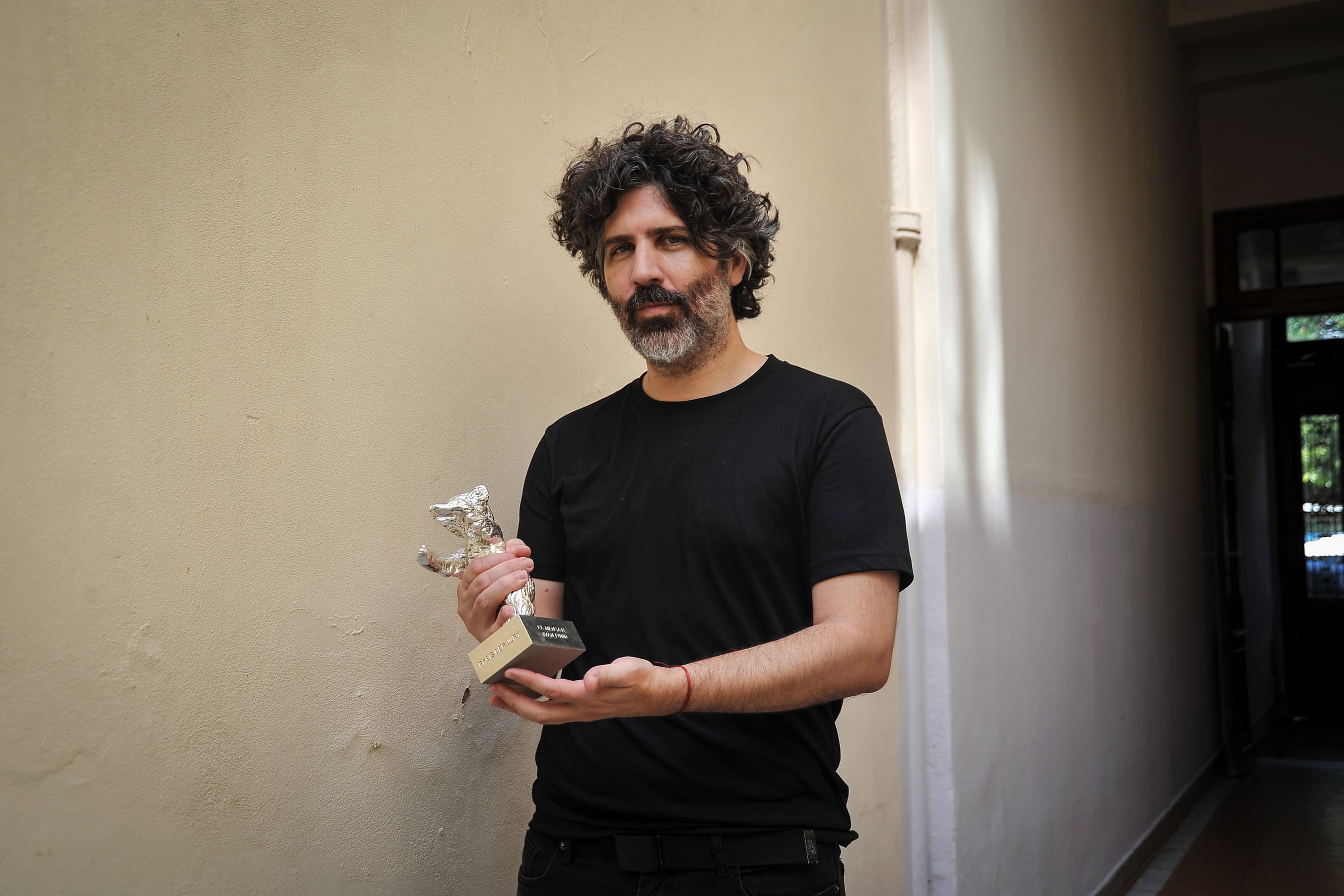 "La infancia es indiscernible de la ficción y el cine: ofrecen la posibilidad de celebrar el mundo que tenemos enfrente"