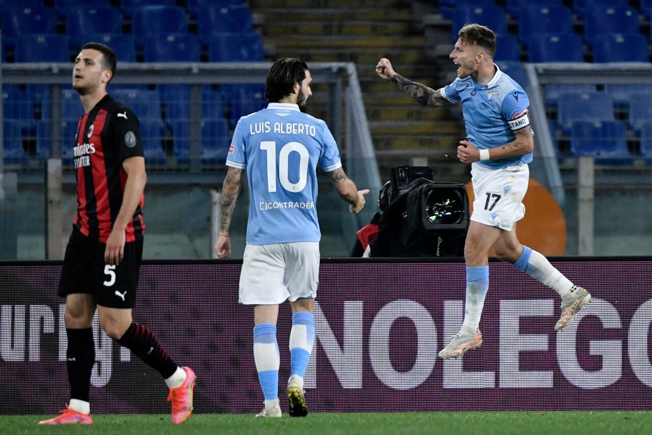 Immobile festeja el 3-0 de Lazio sobre Milan