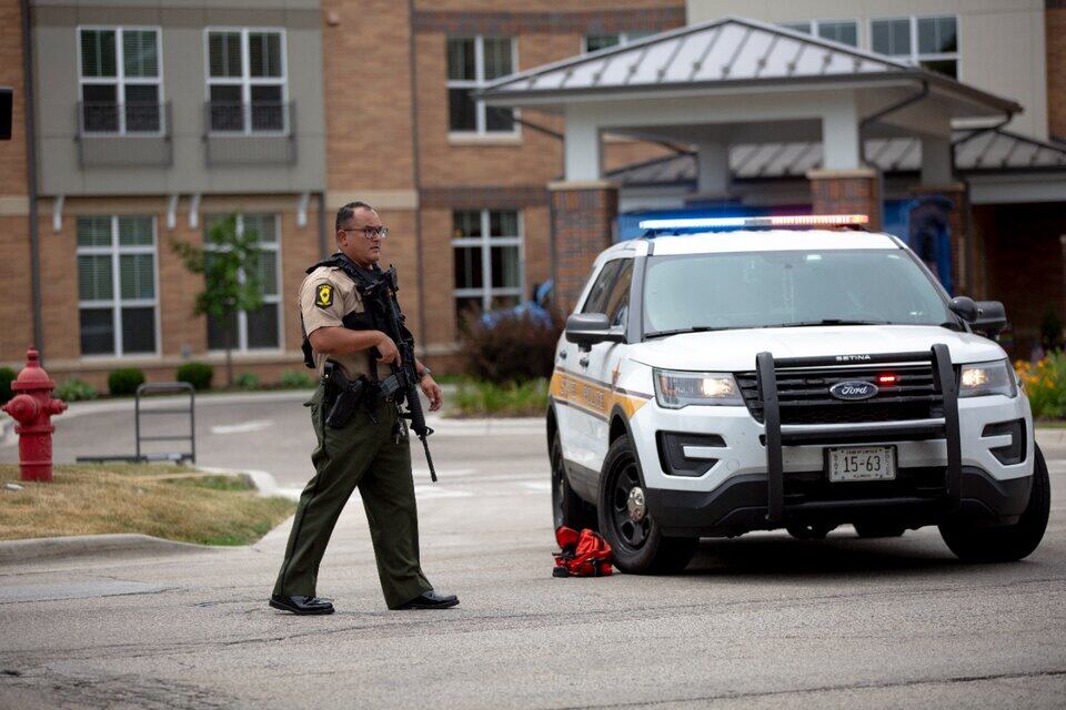 En uno de los últimos tiroteos masivos, registrado en el Día de la Independencia de Estados Unidos, 7 personas murieron y unas 30 resultaron heridas cuando un hombre abrió fuego con un rifle. Imagen: AFP.