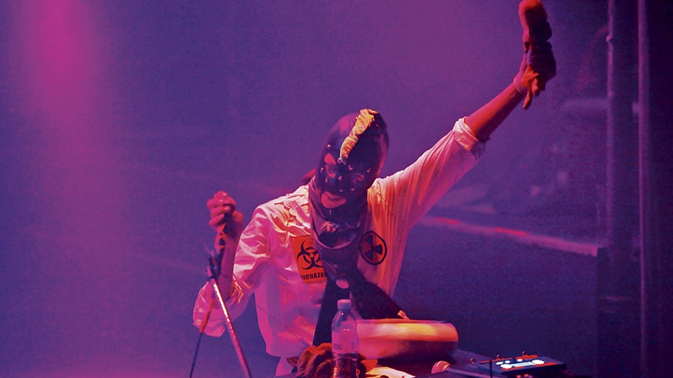 “¿Tu vagina tiene marca? ¡Que tu vagina empiece una banda!”, incitaron las Riot.