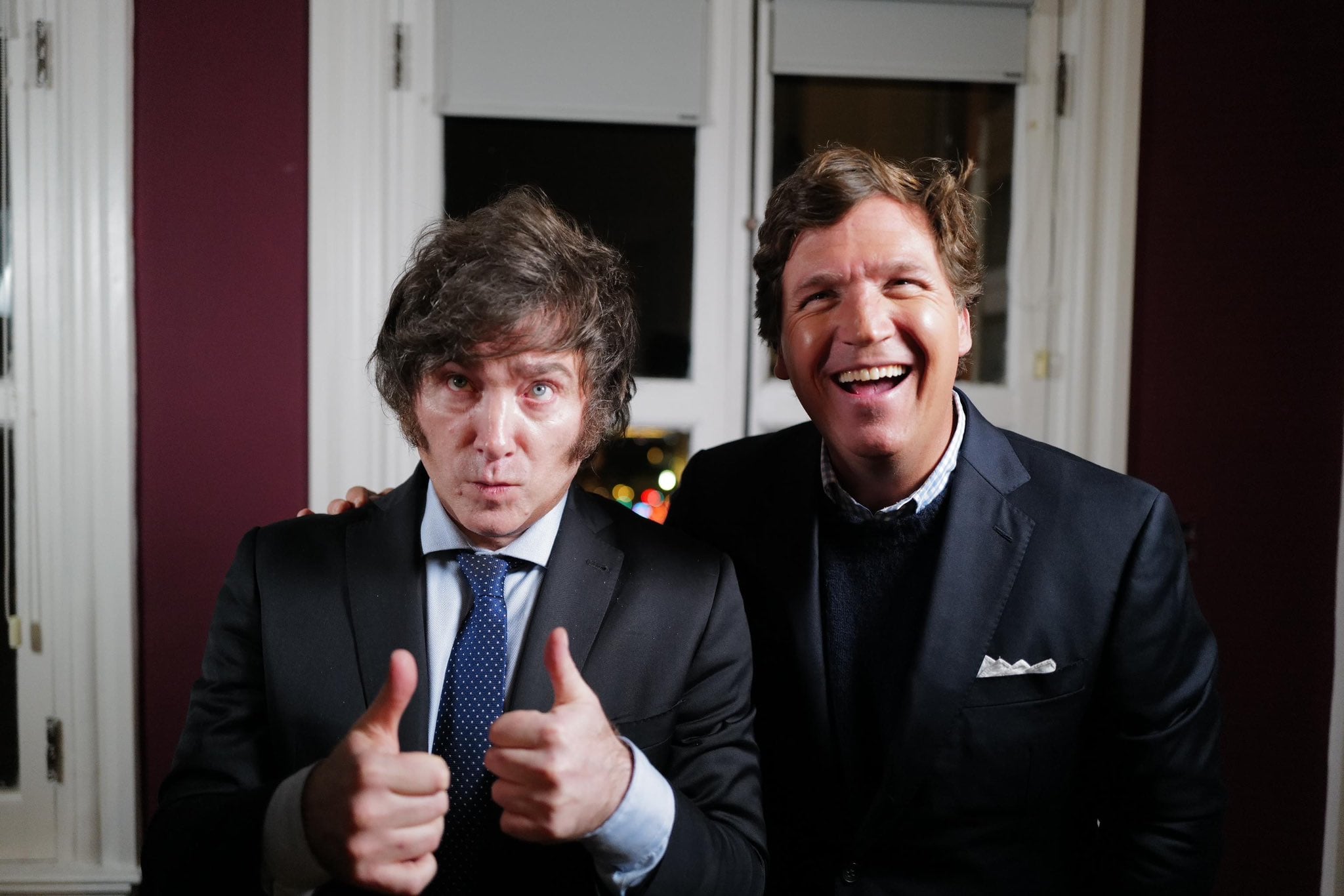 Carlson, de 54 años, comenzó su carrera en medios conservadores hasta que en 2009 ingresó a Fox News.