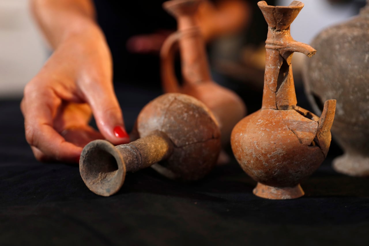 El descubrimiento de ocho recipientes tuvo lugar en la ciudad israelí de Yehud. 