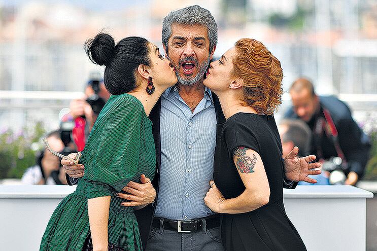 Erica Rivas, Ricardo Darín y Dolores Fonzi en la sesión de fotos del Festival de Cannes.