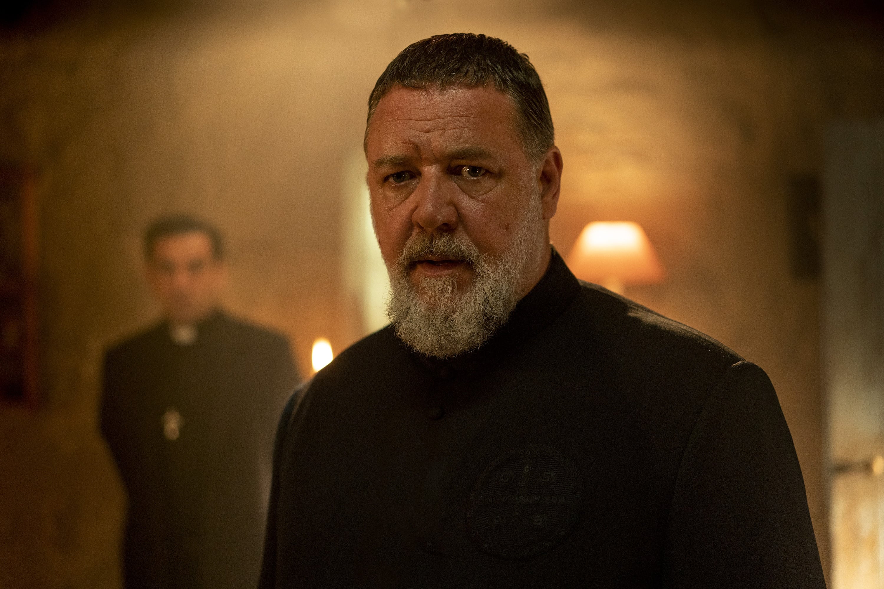 “El Exorcista del Papa”, película en la que Russel Crowe interpreta al sacerdota Gabriele Amorth. Imagen: Sony.