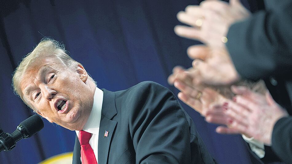 Los mercados llegaron a especular que Trump pudiera despedir a Powell, lo que fue desmentido.