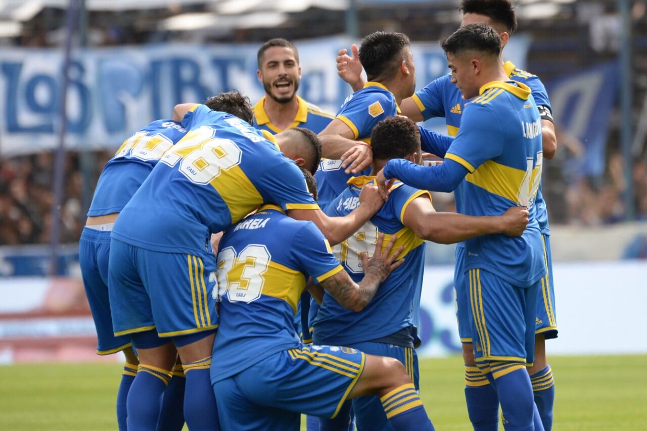 Boca festeja el gol de Fabra, para la apertura del marcador.