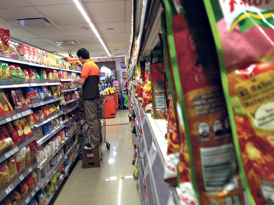 El retroceso en la capacidad de consumo de carne picada fue del 32 por ciento y de leche, del 37.