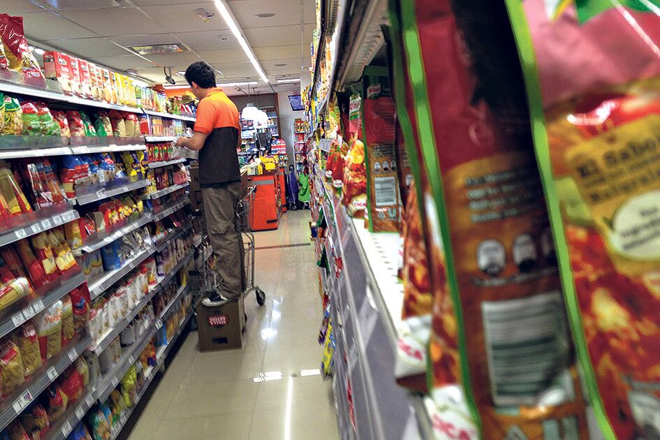 El retroceso en la capacidad de consumo de carne picada fue del 32 por ciento y de leche, del 37.