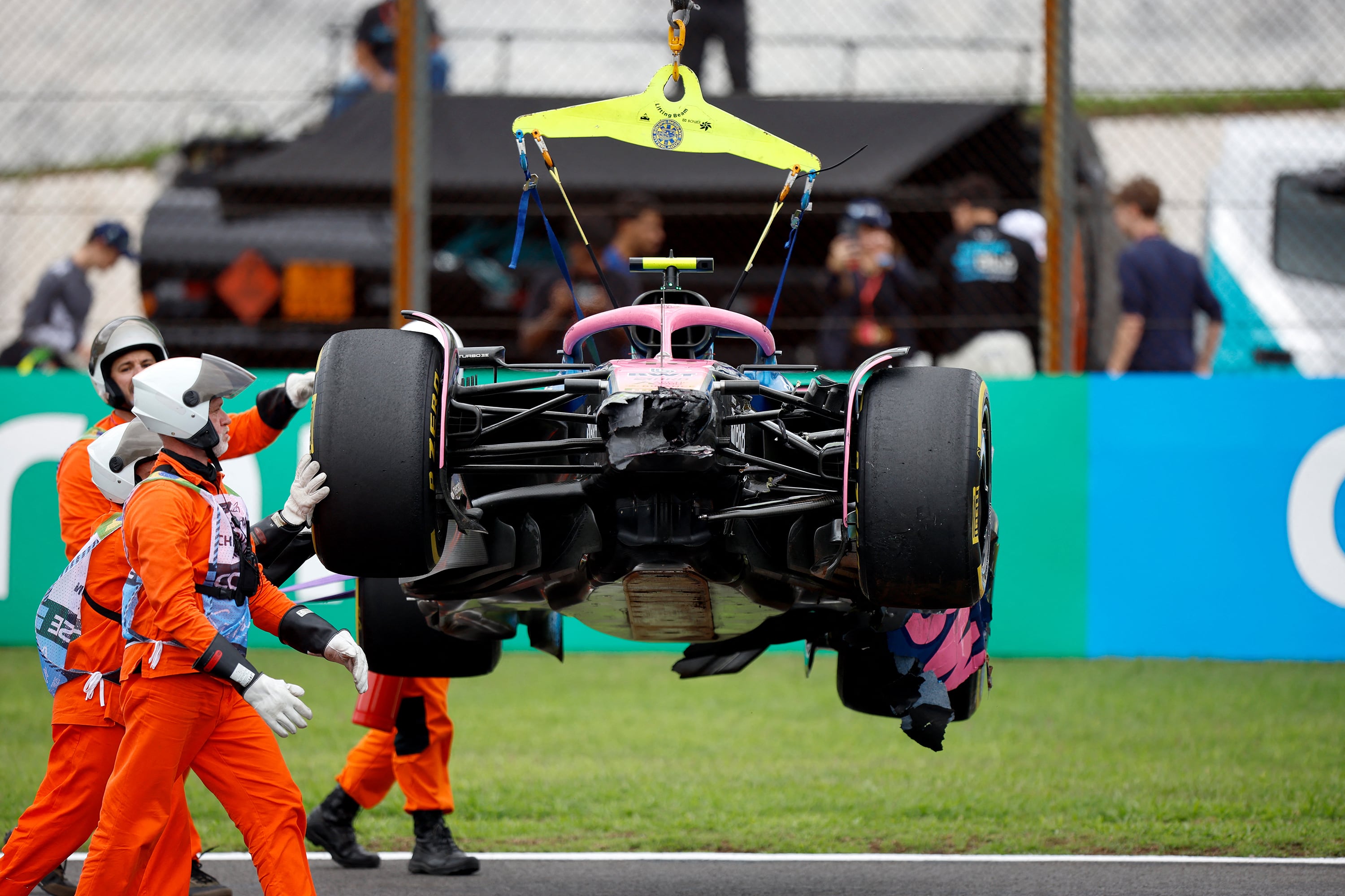 El A525 de Colapinto tuvo que ser reparado velozmente para la clasificación en San Pablo