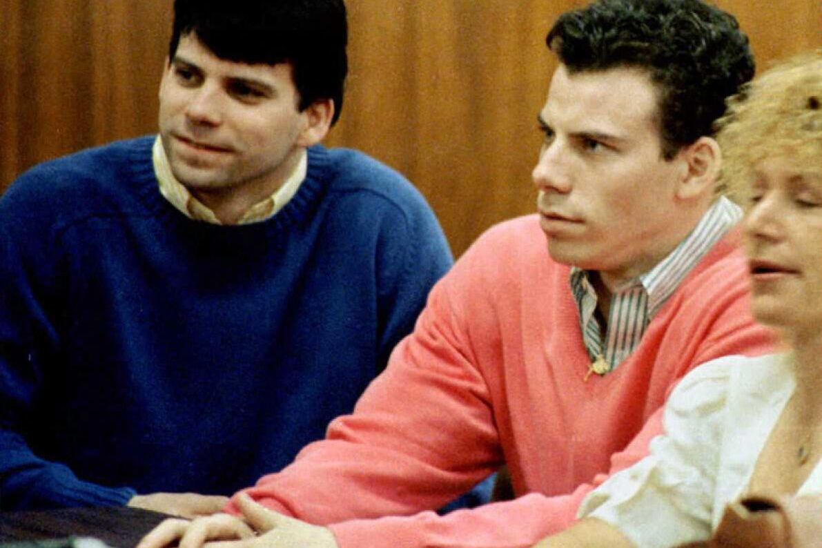 Kyle y Erik Menéndez durante el juicio en el que resultaron condenados por parricidas. 