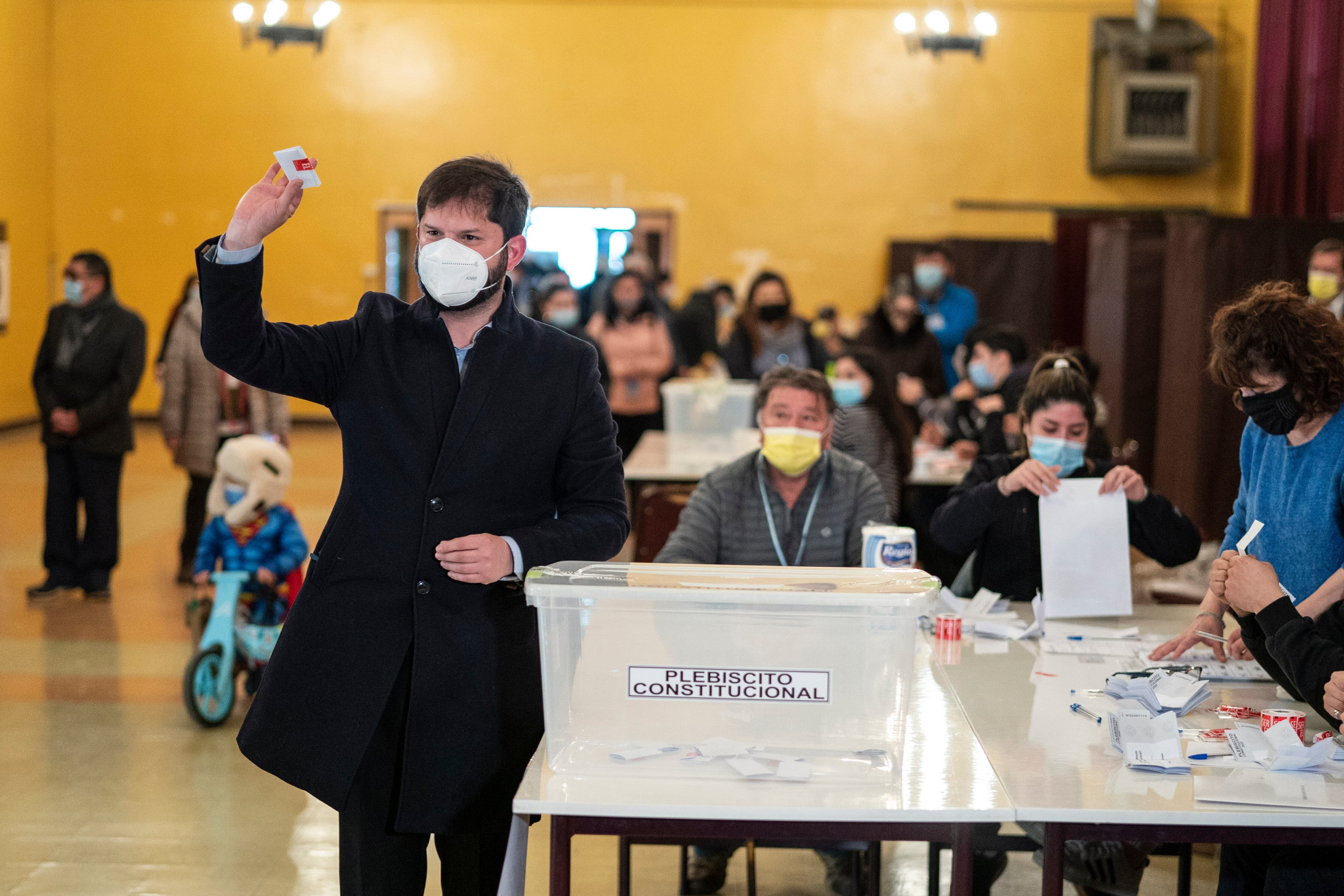 Gabriel Boric luego de votar este domingo / Sebastián Rodríguez de Presidencia Chile