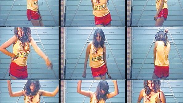 El documental es el retrato partido de una identidad en permanente estado de mutación.