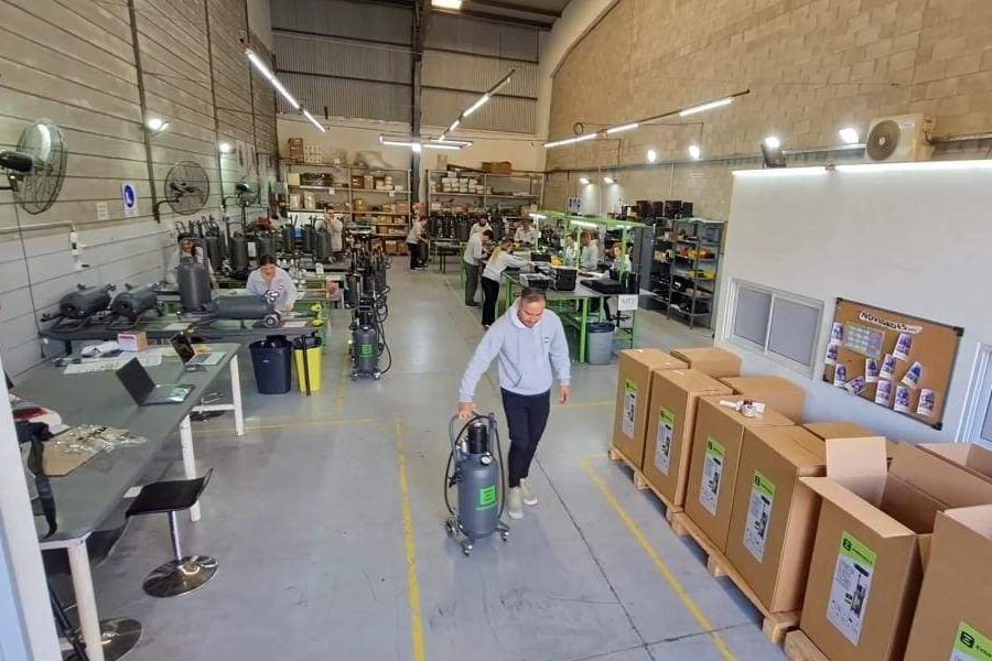 Power Silens, una de las tantas empresas bonaerenses que intenta sobrevivir a la crisis. 