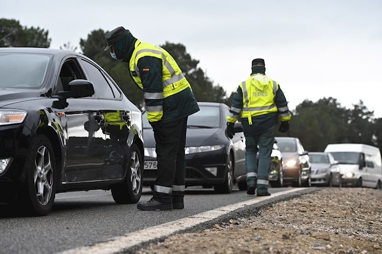 Control de tránsito en una ruta de España. 