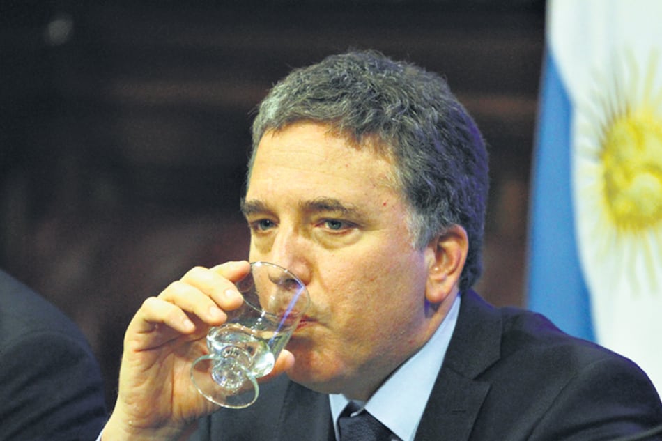 Nicolás Dujovne, ministro de Hacienda, enfrenta un déficit de cuenta corriente de 22 mil millones de dólares.