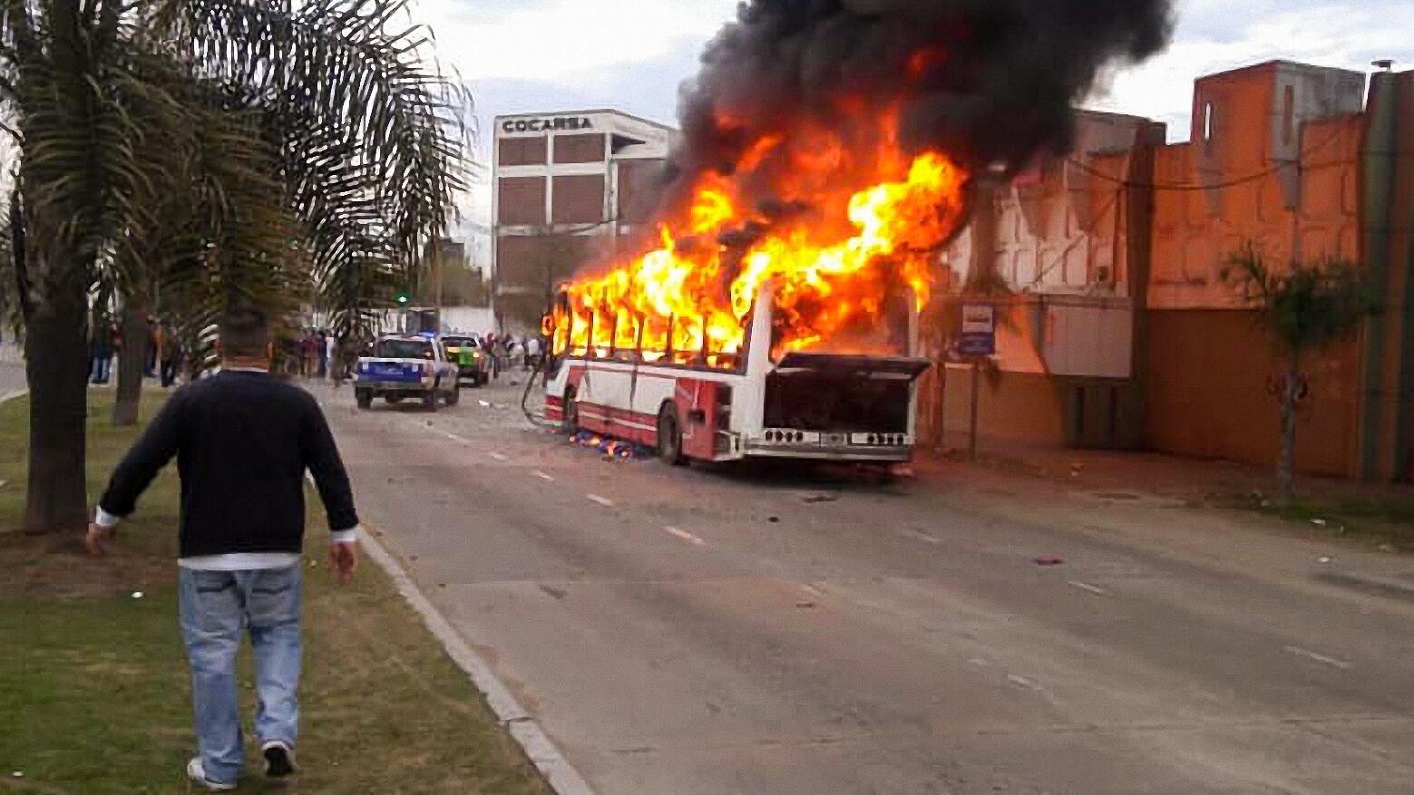 "La patota nos copó la puerta, no nos dejaban entrar a trabajar", denunció un trabajador.