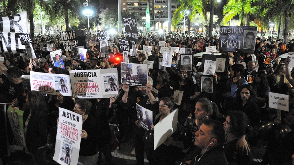 La marcha de anoche la encabezaron los familiares de las víctimas.