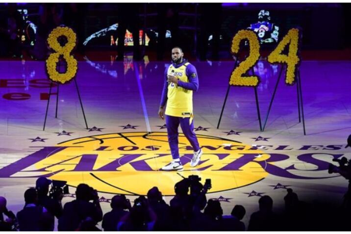 LeBron pronunció un emotivo discurso antes del partido ante los Blazers.