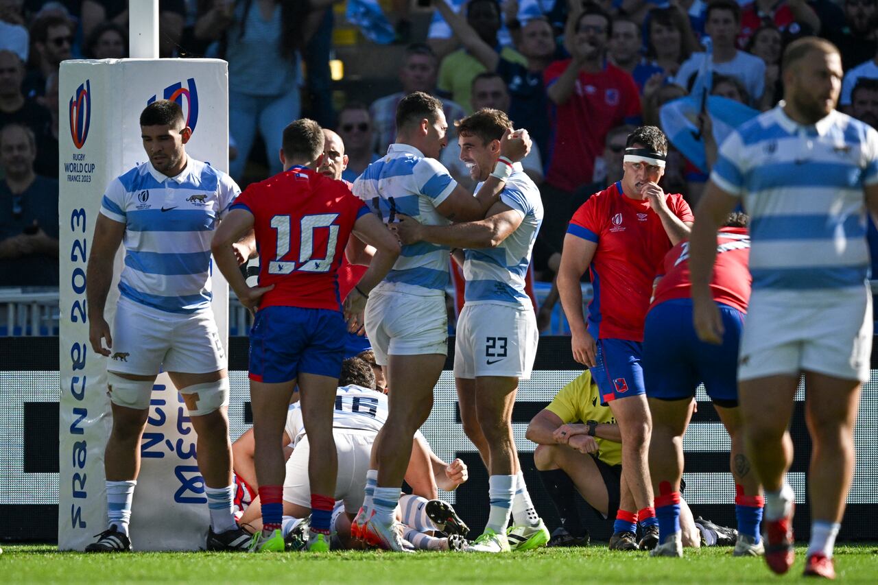 Los jugadores argentinos festejan uno de sus tries ante Chile.