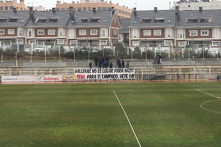 La pancarta en contra de Zozulya en el entrenamiento del Rayo.