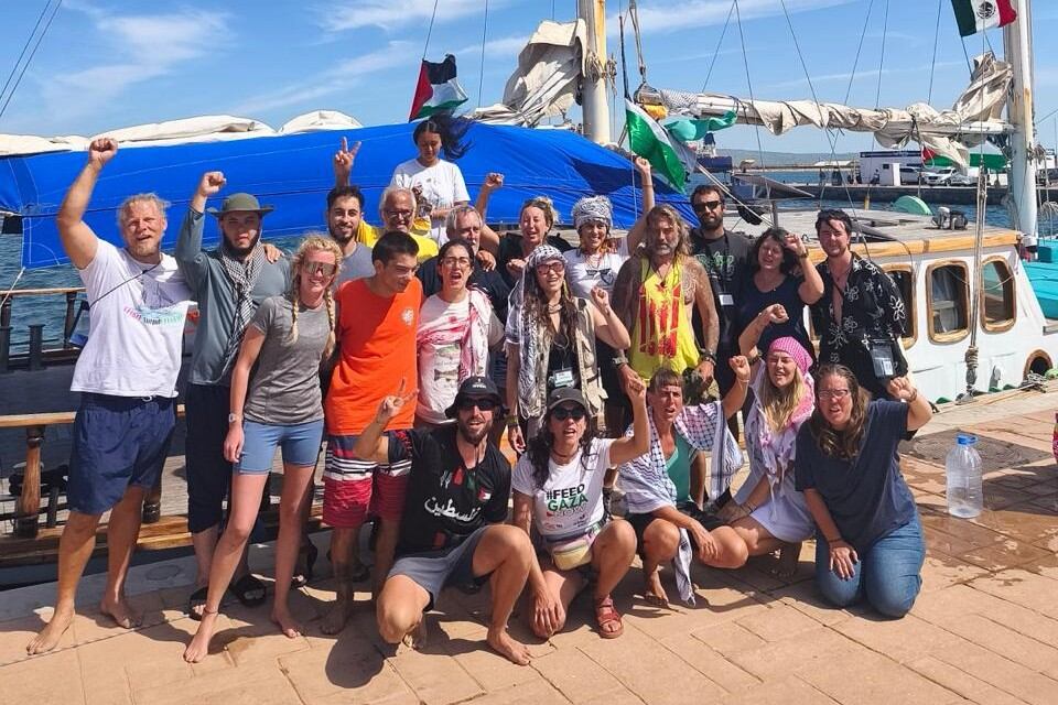 En globalsumudflotilla.org/tracker se puede chequear el recorrido de los veleros que van a vela firma hacia Gaza.