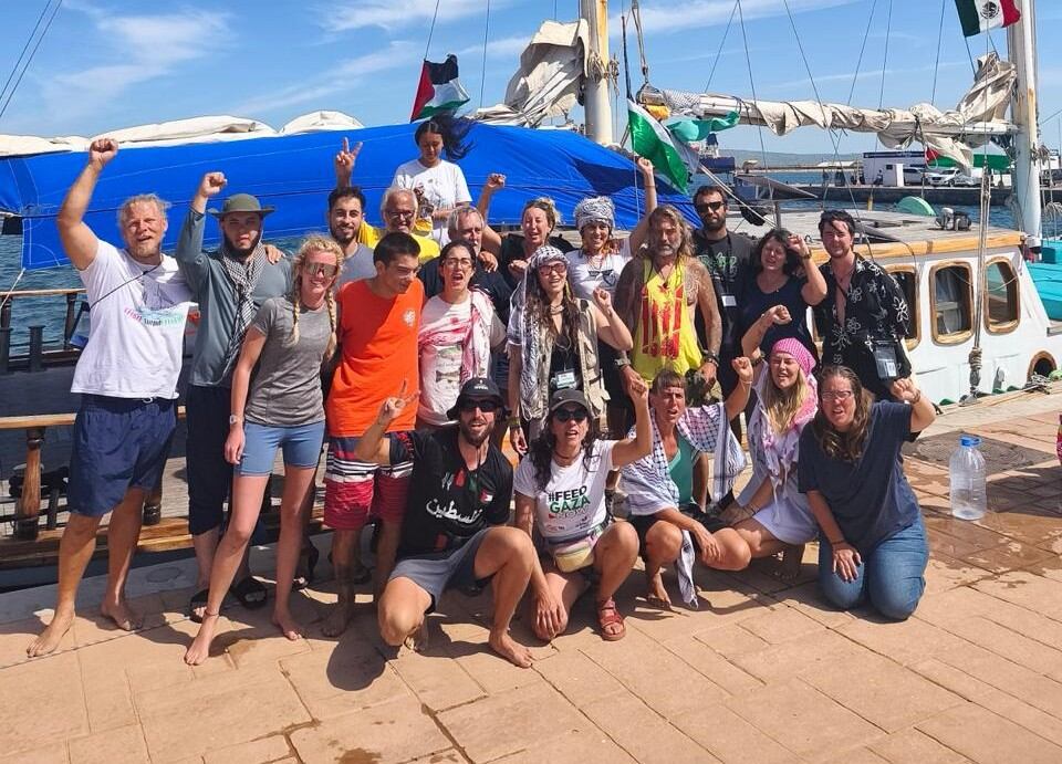 En globalsumudflotilla.org/tracker se puede chequear el recorrido de los veleros que van a vela firma hacia Gaza.