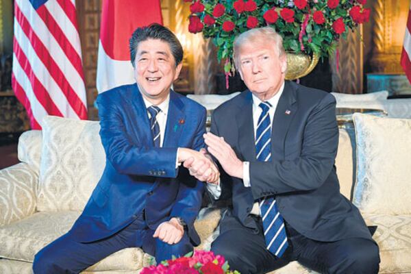 Abe y Trump en Palm Beach en abril, durante la última visita a EE.UU. del premier japonés.