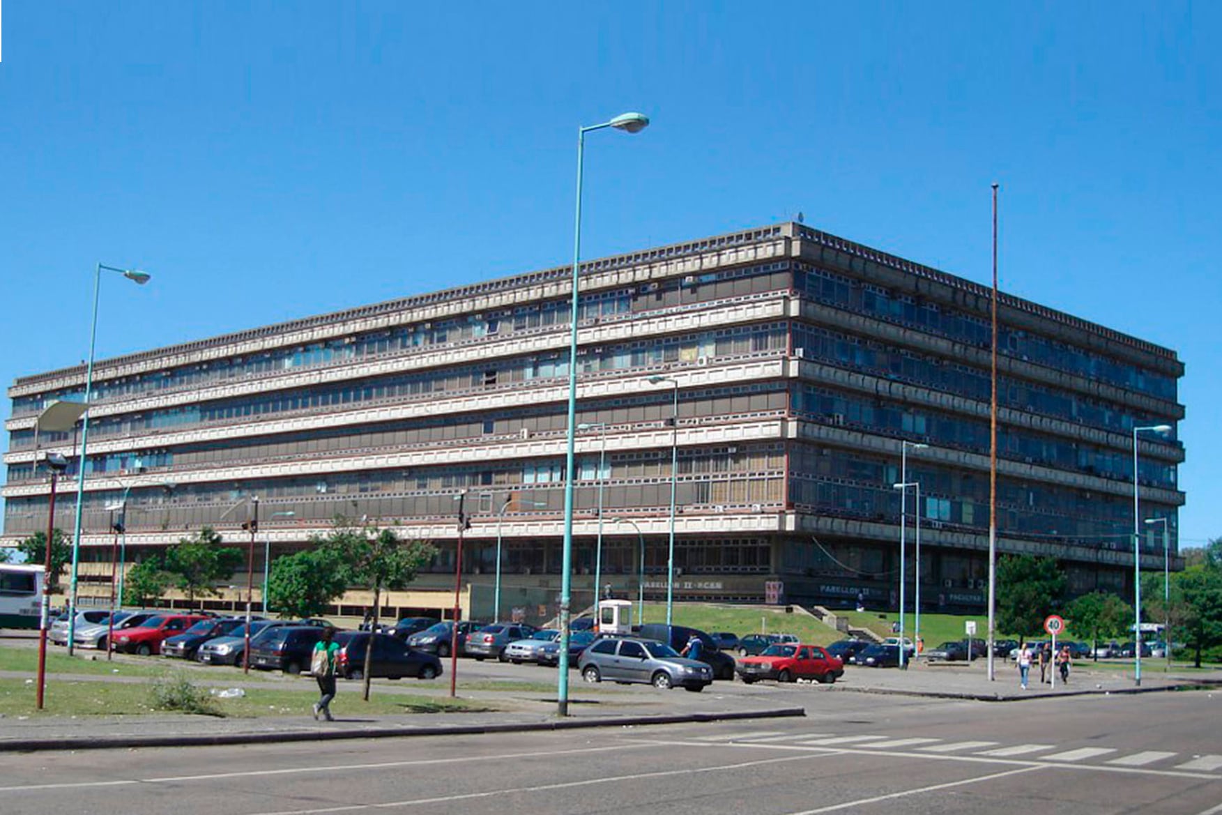 La actual política educativa ajusta recursos de las universidades nacionales. 