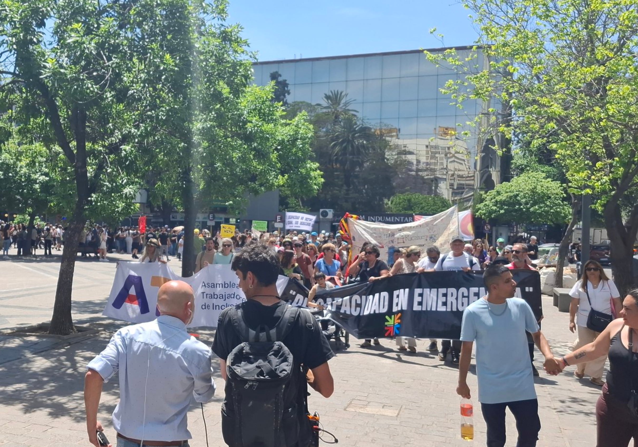 Sin escenario ni acto formal, el formato buscará mostrar “cercanía” con la militancia