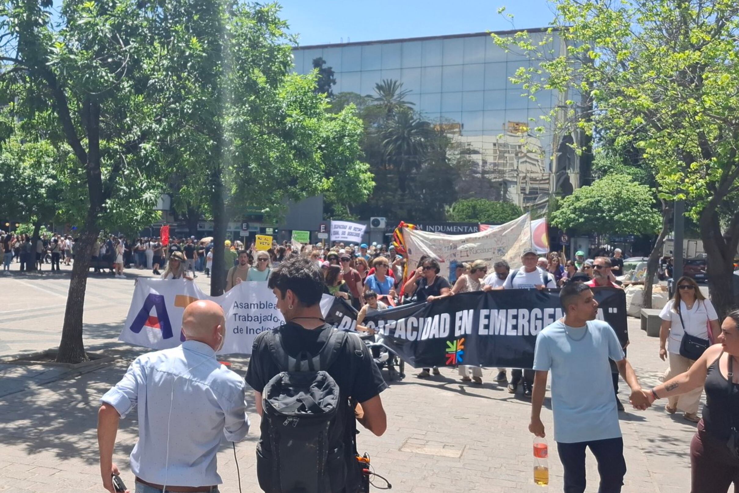 Sin escenario ni acto formal, el formato buscará mostrar “cercanía” con la militancia