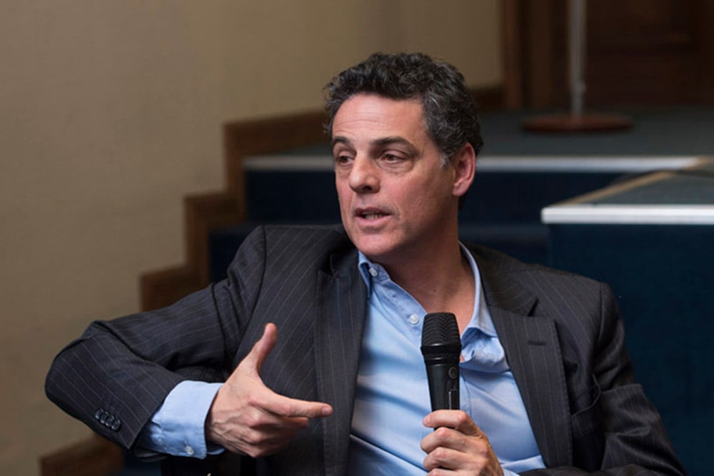 "Las visitas de ambos magistrados (Borinsky y Hornos) en la oficina del expresidente Mauricio Macri, antes de decidir la reapertura" de la causa, son "circunstancias novedosas" que hasta ahora "no fueron materia de análisis", dijo Colombo.