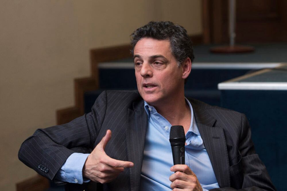 "Las visitas de ambos magistrados (Borinsky y Hornos) en la oficina del expresidente Mauricio Macri, antes de decidir la reapertura" de la causa, son "circunstancias novedosas" que hasta ahora "no fueron materia de análisis", dijo Colombo.