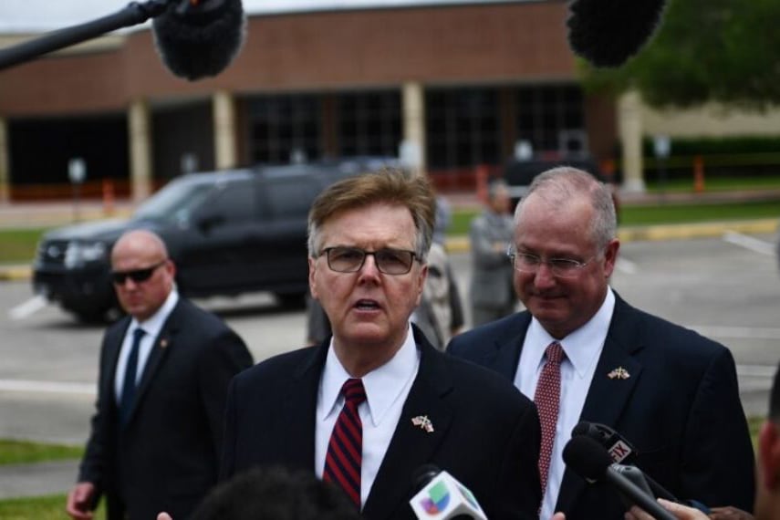 El vicegobernador de Texas llamó a los abuelos a sacrificarse para evitar el derrumbe de Estados Unidos.