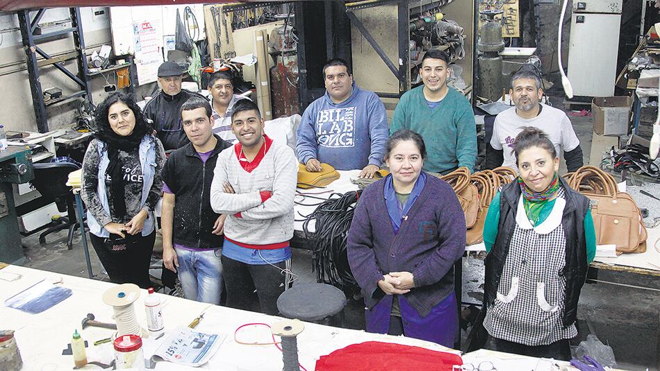 El 11 de mayo, los veinte empleados de TresGe encontraron la puerta cerrada y las ventanas tapiadas.
