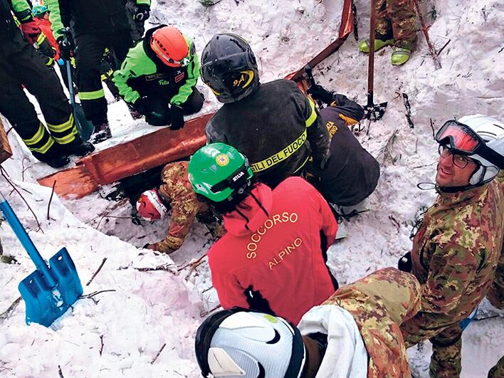 Los rescatados fueron hallados cuando habían pasado casi 40 horas desde el alud.