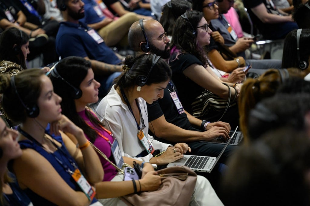 Además de ocupar menos cargos de dirección, las muejres reciben en promedio una remuneración equivalente al 77,7 % de la de los hombres en la misma función. (Foto: Mauro Pimentel/AFP)