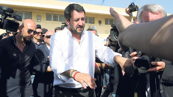 El ministro Matteo Salvini quiere expulsar medio millón de inmigrantes en los próximos cinco años