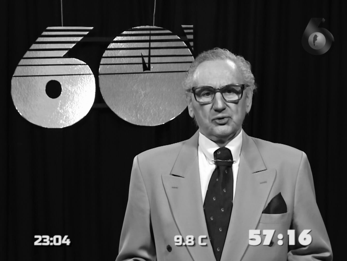 “60 minutos antes de la medianoche” remite a "Hora clave" y a su padre putativo, "Tiempo nuevo".