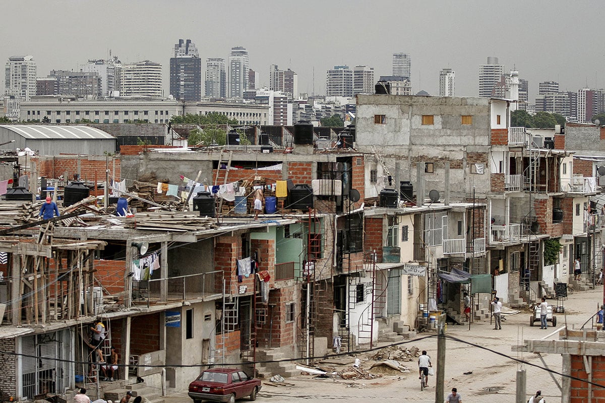 “Poner plata en el bolsillo de los más necesitados” prometió el presidente Alberto Fernández desde la campaña.
