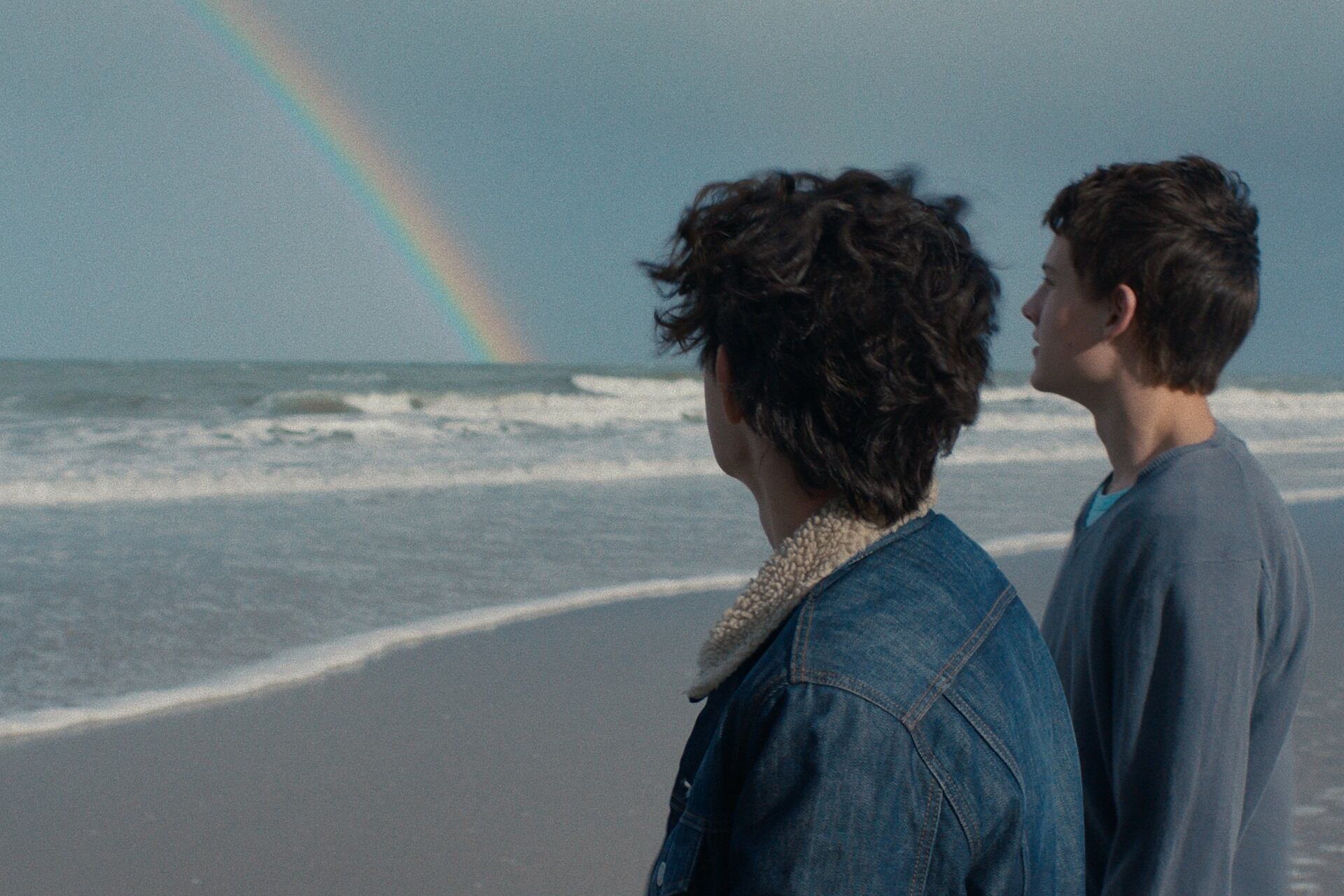 Una playa con bosque, una sala de ensayo y la intimidad de un grupo de pibes arman Sublime, que abre el ciclo LGBTIQ+ de Sagai