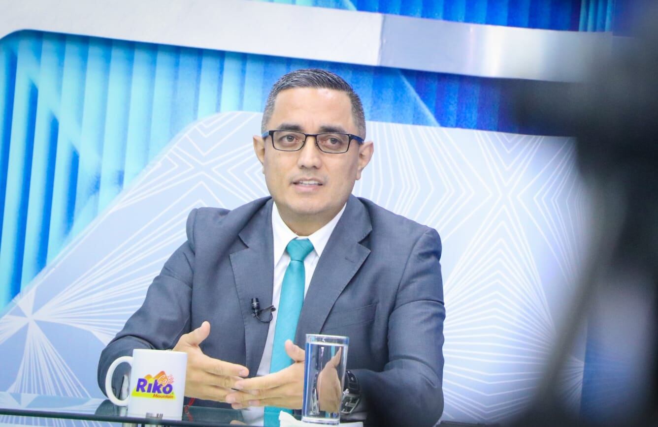 Procurador de El Salvador, Apolonio Tobar en el programa Diálogo con Ernesto López / Procuraduría para la Defensa de los Derechos Humanos