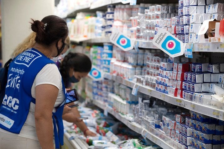Los movimientos sociales acordaron hacer capacitaciones sobr el uso de la aplicación de Precios Justos.  