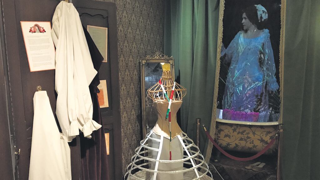 Secretos de una emperatriz, desde el corsé hasta el cuidado del cabello, en Mme. Tussaud’s.