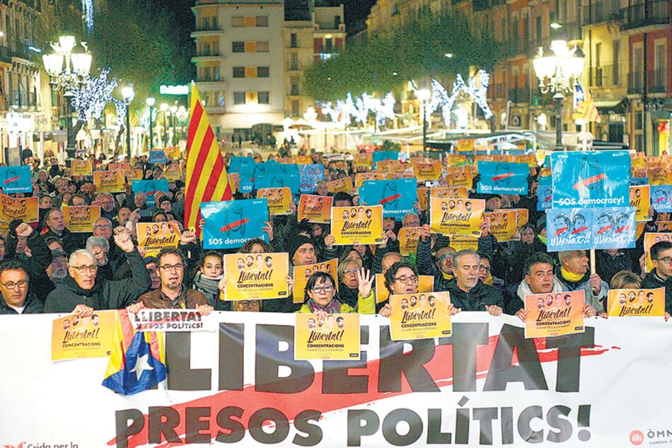 Ayer en Tarragona la gente se concentró para pedir la liberación de los políticos independentistas.