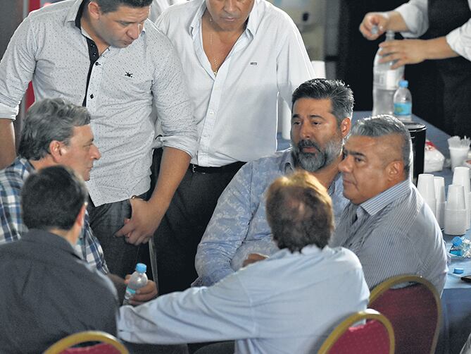 Angelici respalda a Tapia y fue el artífice de la movida para que el Colegio de Abogados revise los antecedentes de los candidatos a presidir la AFA.